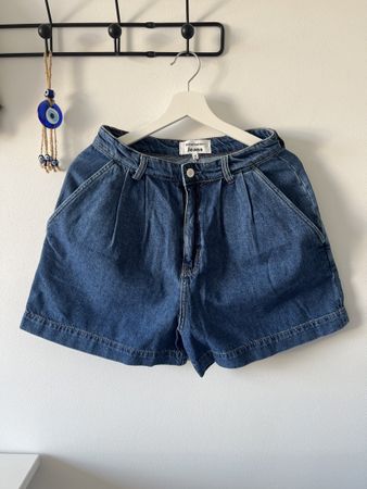 Reformation Jean Shorts (New, US 28)