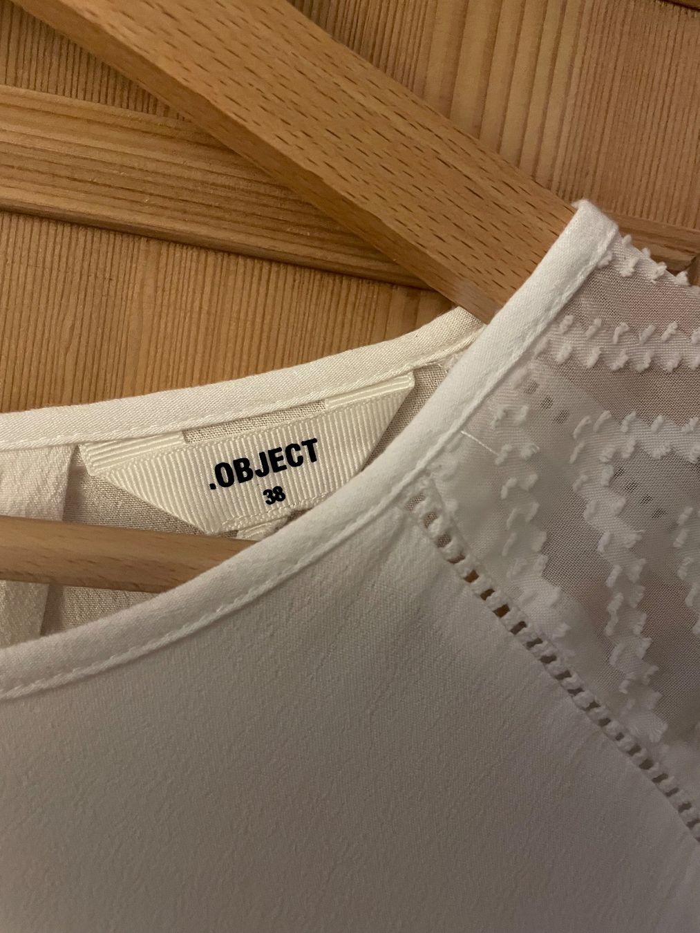 Camicette: Object Bluse weiss Gr. 38 Viskose transparente Ärmel – Usato da Zürich venduto da MrsWollishofen 1