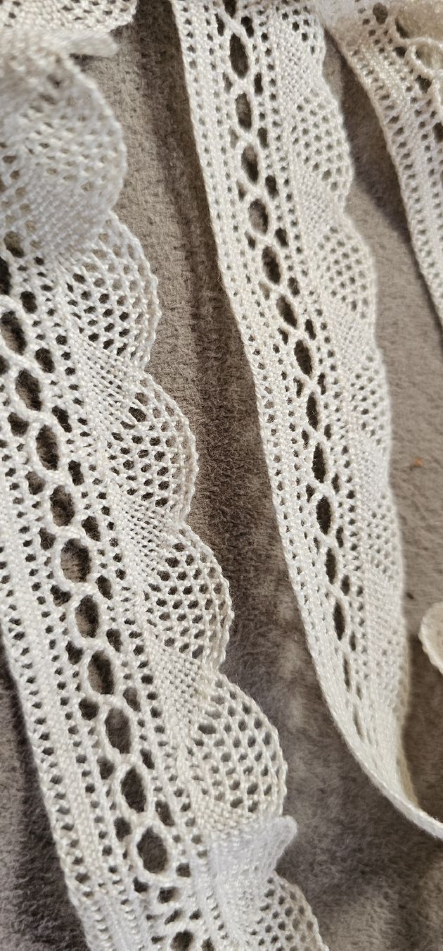 Nastri decorativi: Spitzenband beige 3 cm breit 2 .10 Meter neu – Nuovo (secondo la descrizione) da Ferden venduto da jemyce 1