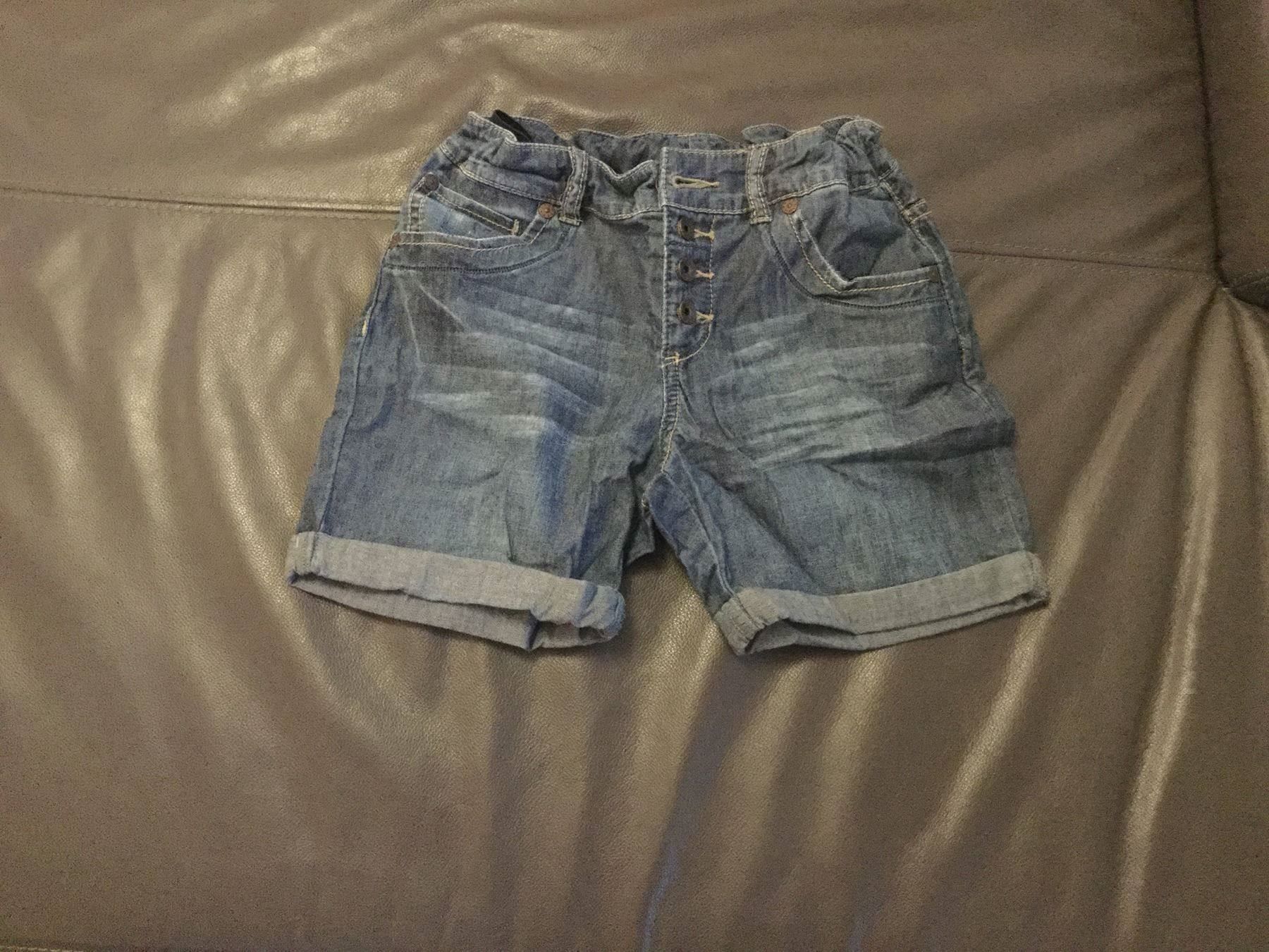 Benetton Pantaloni: lässige Shorts Benetton – Usato da Horw venduto da Benny017