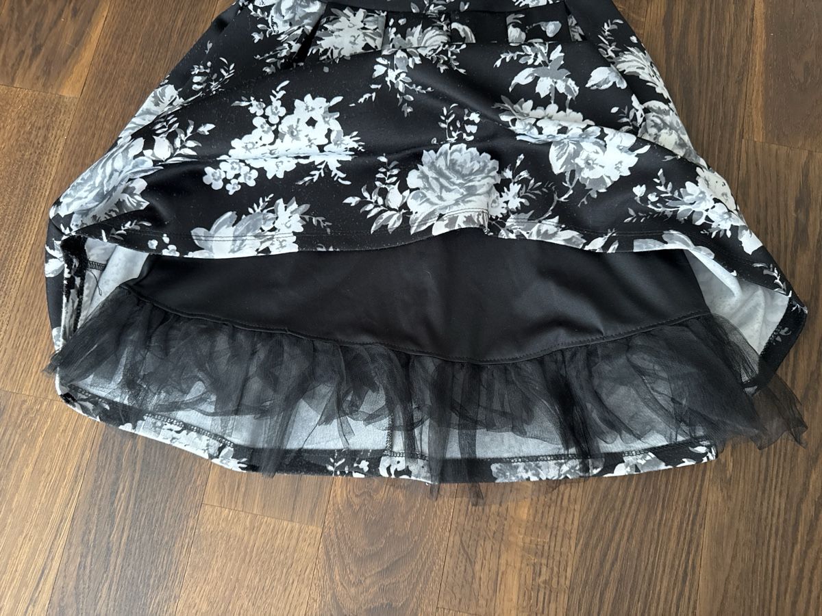 Vestiti & Gonne: Elegantes Kleid mit Blumenmuster, Gr. 34/S – Usato da HORGEN venduto da vladibarca10 4