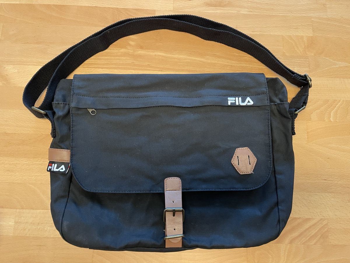Fila Borse: FILA Freizeittasche schwarz – Usato da Spreitenbach venduto da R_1691