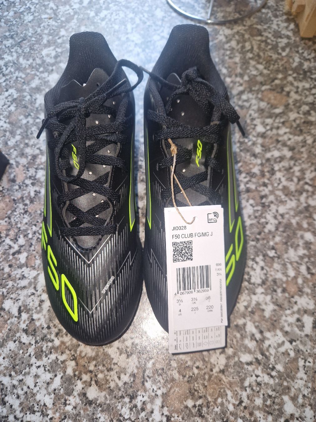 Porte da calcio e da hockey: Adidas schuhe Football – Nuovo (secondo la descrizione) da Neunkirch venduto da ofe_gk6g