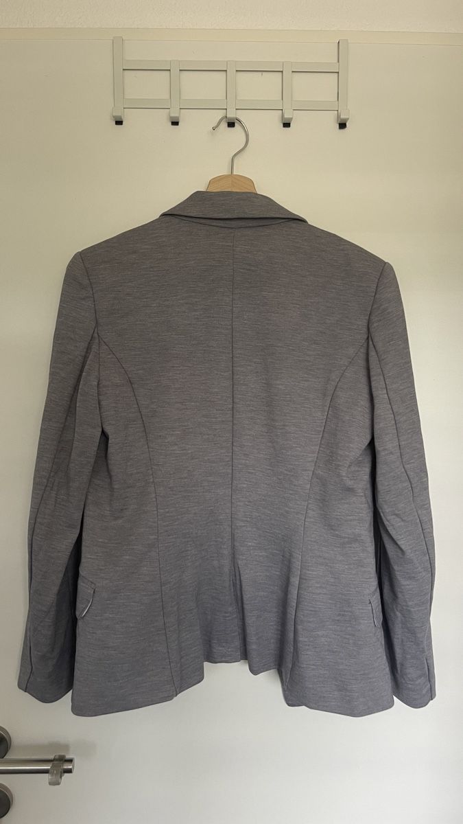 H&M Giacche: Blazer grau H&M Gr. 38 – Nuovo (secondo la descrizione) da Lausen venduto da sim_hgp6 2