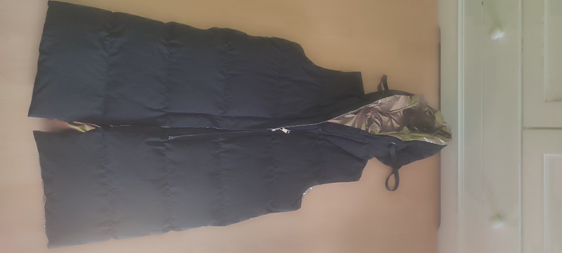 Gilet & Giacche senza maniche: Wendbare Daunenweste, schwarz/silber, mit Kapuze – Usato da Tagelswangen venduto da son_z88g