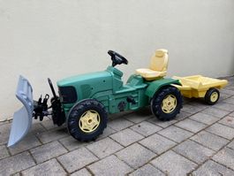 Kindertraktor mit Anhänger und Winterausrüstung