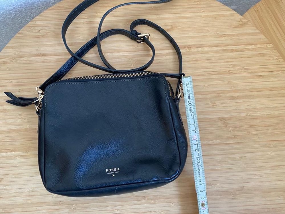 Fossil sac outlet bandouliere