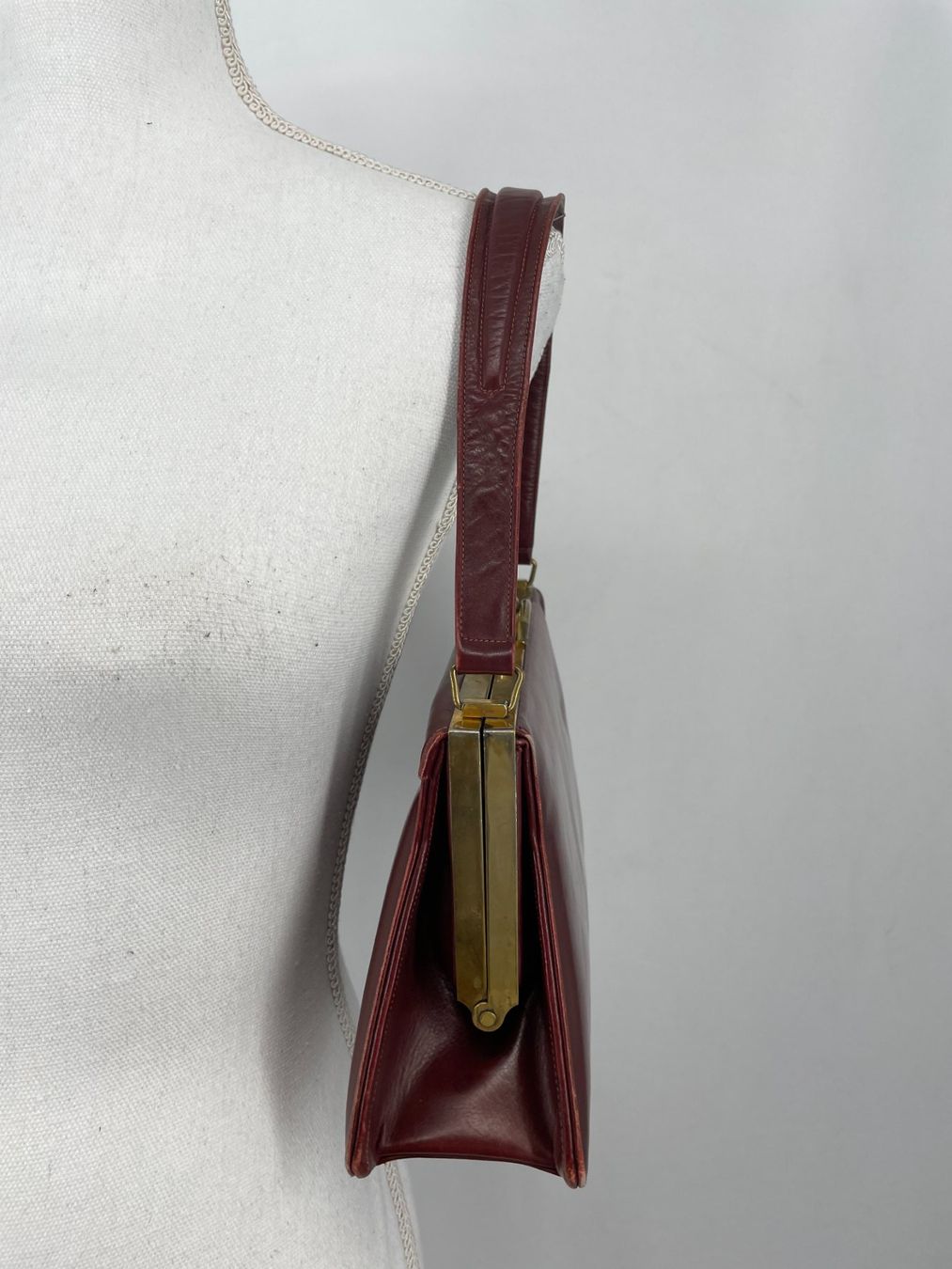 Taschen für Damen: Sac à main bordeaux – Gebraucht aus Lausanne von PlusValue_Lausanne 1