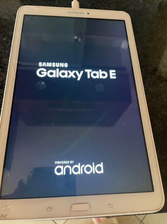 Samsung Tablet PC: Samsung Galaxy Tab E (Display Riss) – Usato da Bergdietikon venduto da antovale