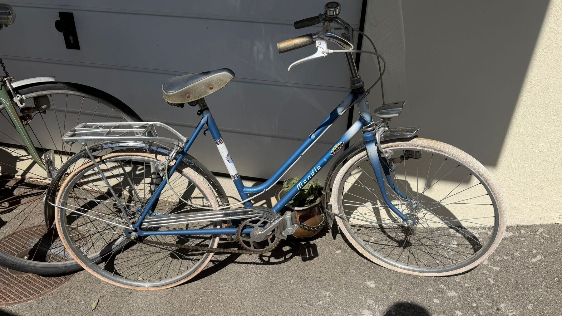 Mondia Velos: Vélo Mondia vintage bleu, à restaurer – Defekt aus Collonges von 2D_Collector