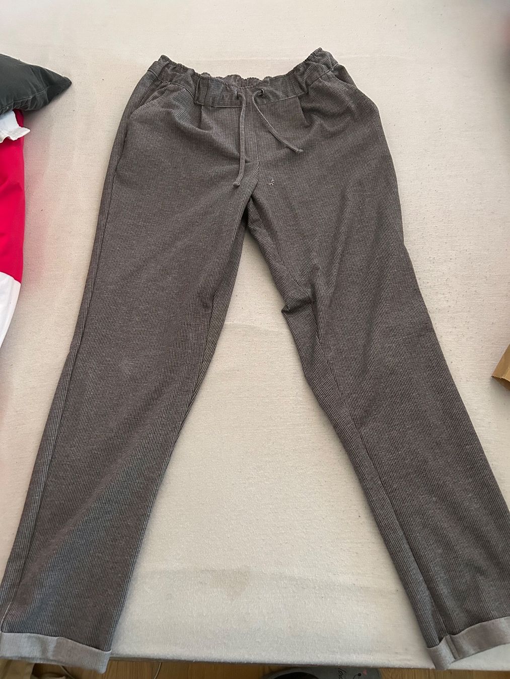 Pantaloni: Pantalon 40/42 – Usato da Reconvilier venduto da Panda90