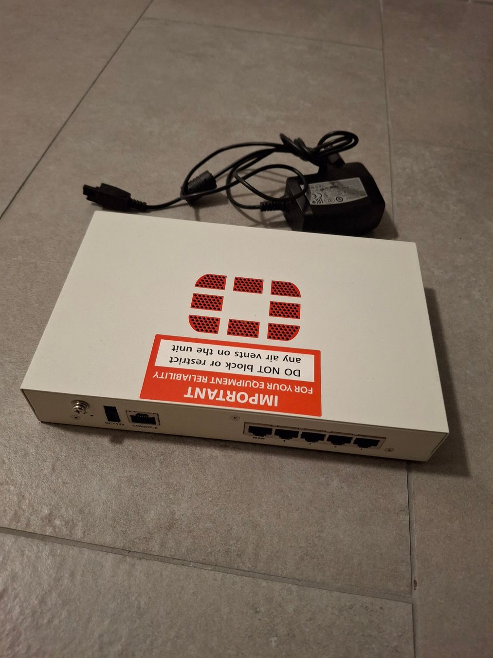 Fortinet Firewall: Fortinet FortiGate 30E Firewall – Usato da Bettlach venduto da chichox3