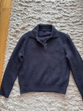 Pull Uniqlo bleu marine col boutons taille 11-12 ans