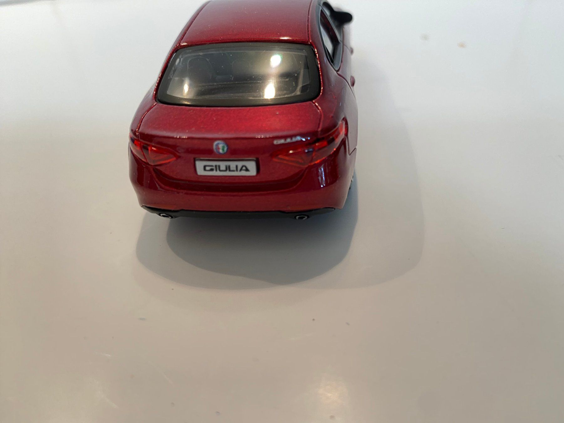 Alfa Romeo Modellini d'auto: Alfa Romeo Giulia Bburago Fire 1-43 117 – Nuovo e nell'imballaggio originale da Stäfa venduto da executive-cars 4