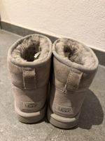 Graue Ugg Stiefeletten