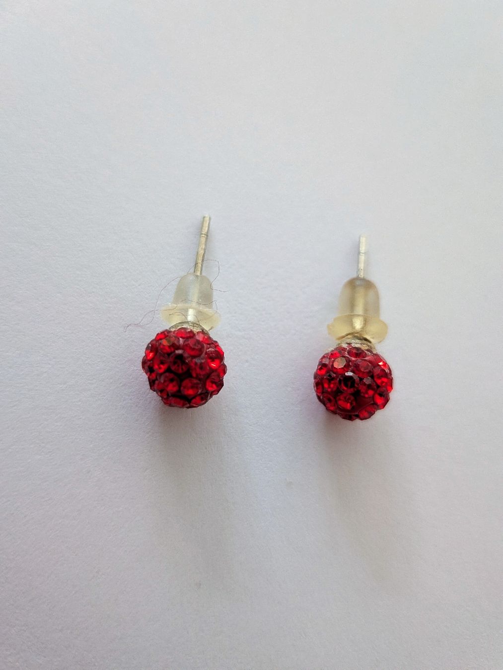 Orecchini pendenti & Orecchini a lobo: Red Ball Stud Earrings – Usato da Lachen SZ venduto da joa_rf9n