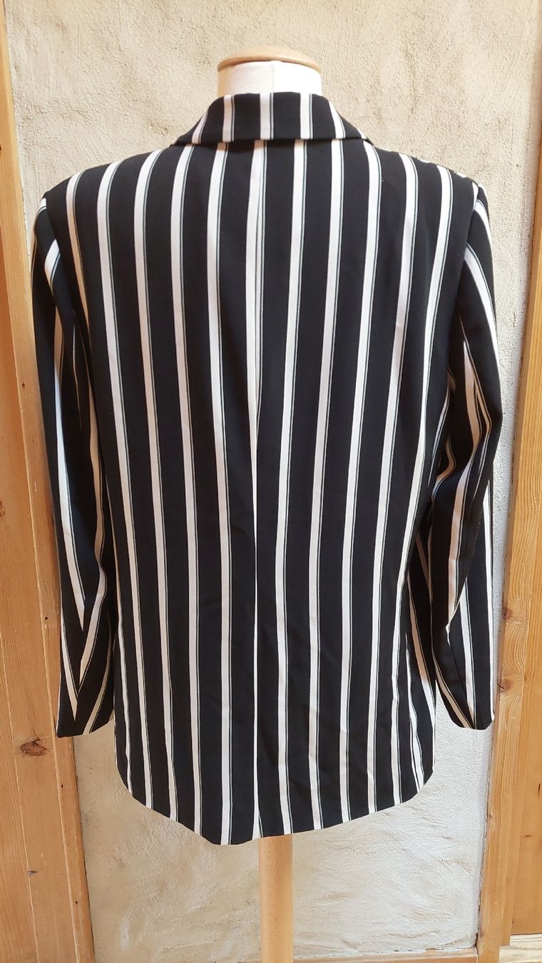 H&M Jacken: Très joli blazer, taille 44 – Neu (gemäss Beschreibung) aus Marsens von fripe-milodon 2
