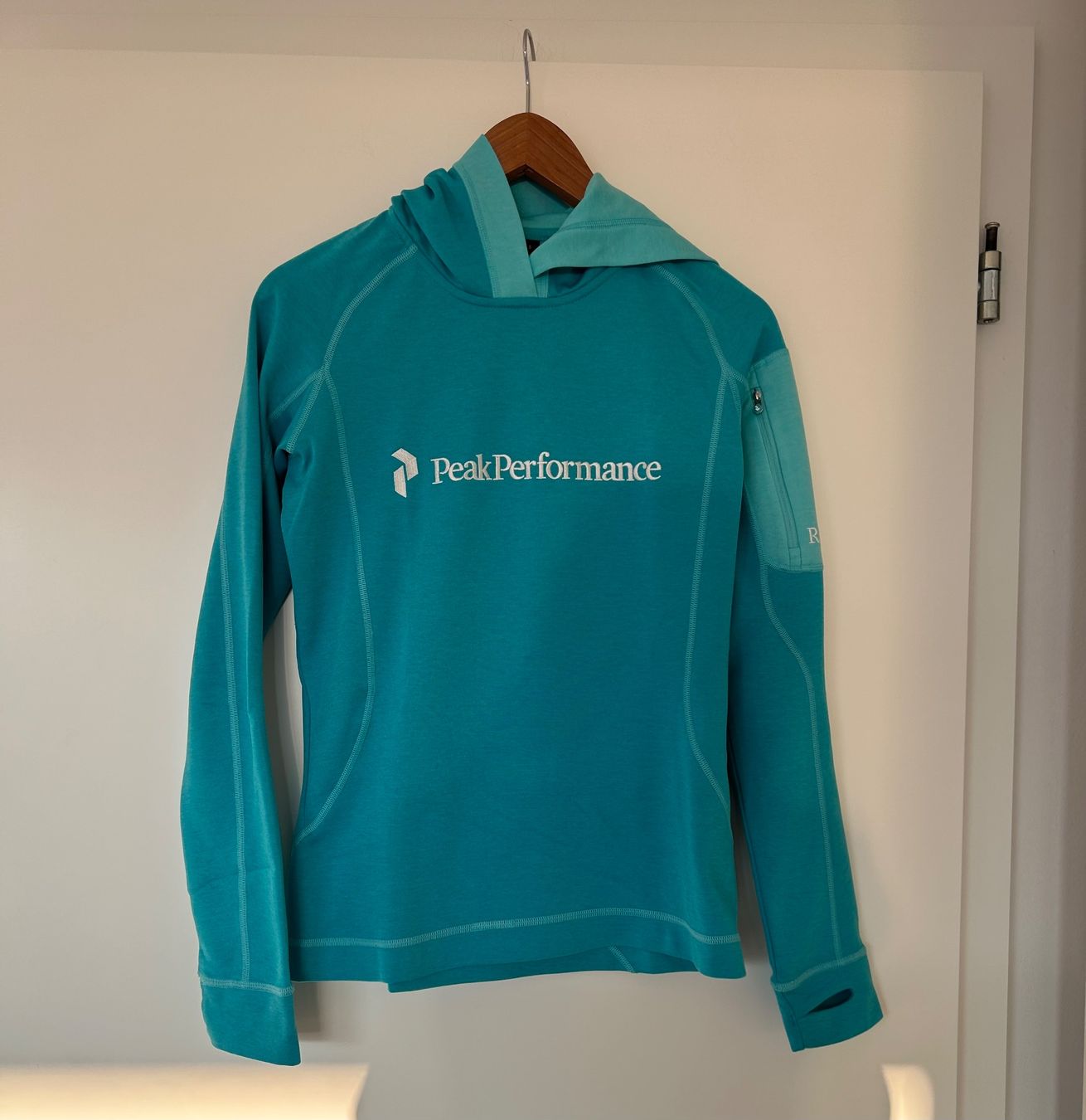 Peak Performance Pullover & Sweatshirts: Peak Performance Sweater – Gebraucht aus Erlenbach ZH von Syssi_C