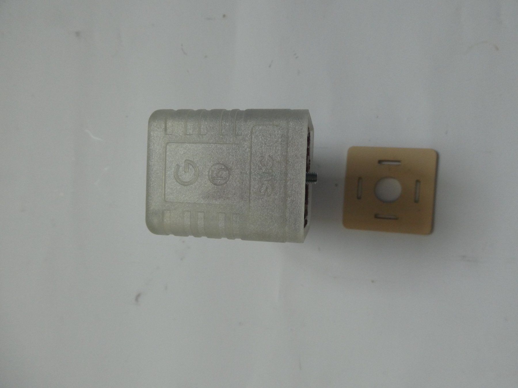 Componenti elettronici: SMC Ventilstecker 230V ( 2Stk.) – Nuovo (secondo la descrizione) da Fulenbach venduto da Hach0 2