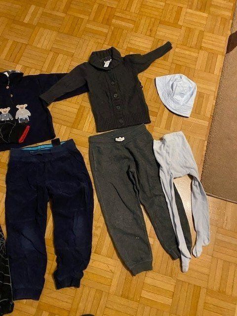 Lotti & Set di vestiti: Kleiderpaket Junge 8-teilig Grösse 98 /104 – Usato da Emmen venduto da Aribini 3