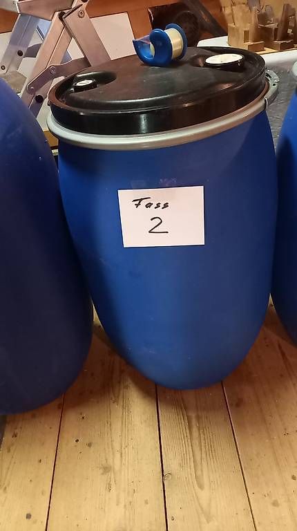 Accessoires: Fass aus Kunststoff ca.100 Lt – D'occasion à Fischenthal par daska2