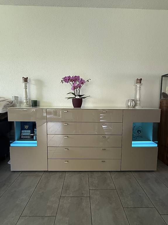 Cassettiere: Gut erhaltenes Sideboard mit Beleuchtung – Usato da Bonstetten venduto da sporty_86 1