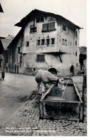 Turtmann Walliserhaus und Kuh am Brunnen