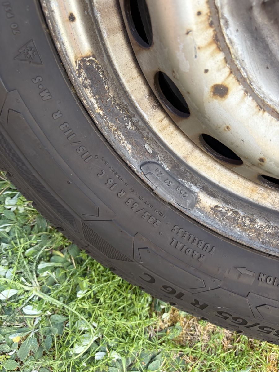 Pneus & Roues: Transporter Räder mit 235/65R16C – D'occasion à Wettingen par Nici1932 3
