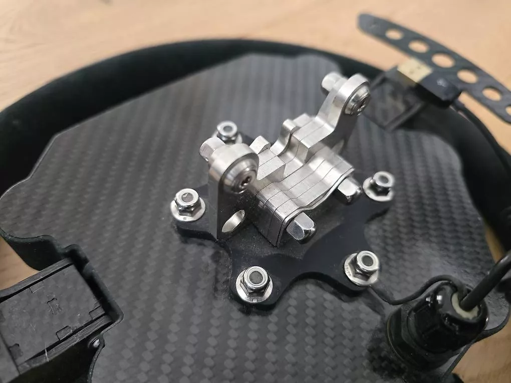 Tutti gli attrezzi: FiTech Sparco L360 mit Custom ButtonBox – Usato da Hombrechtikon venduto da KgDingeling 2