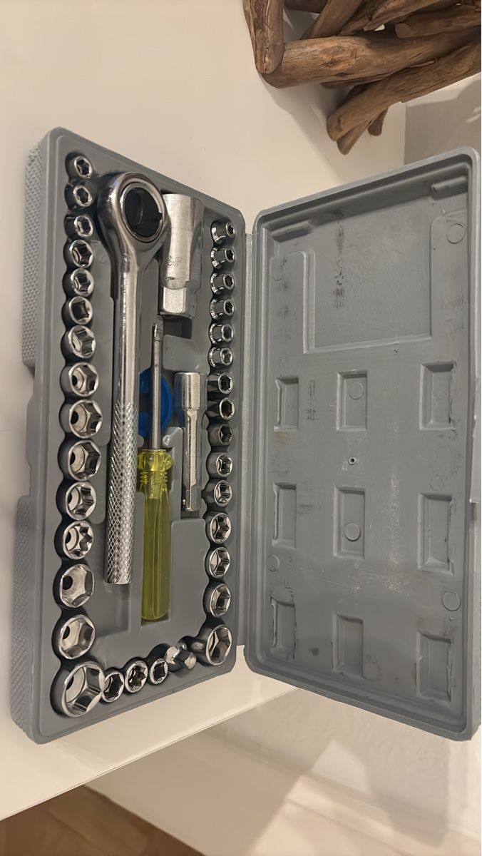 Tutti gli attrezzi: Socket Set with Ratchet - Mechanic's Essential Tool Kit! – Usato da Baden venduto da David_Baden