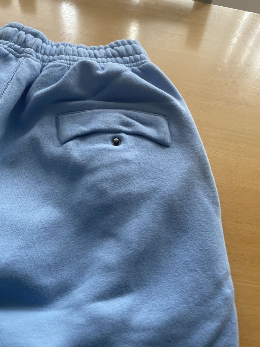 Corteiz Pantaloni: Pantalon Corteiz bleu ciel - Taille S – Nuovo (secondo la descrizione) da Bussigny venduto da Z.seller 4
