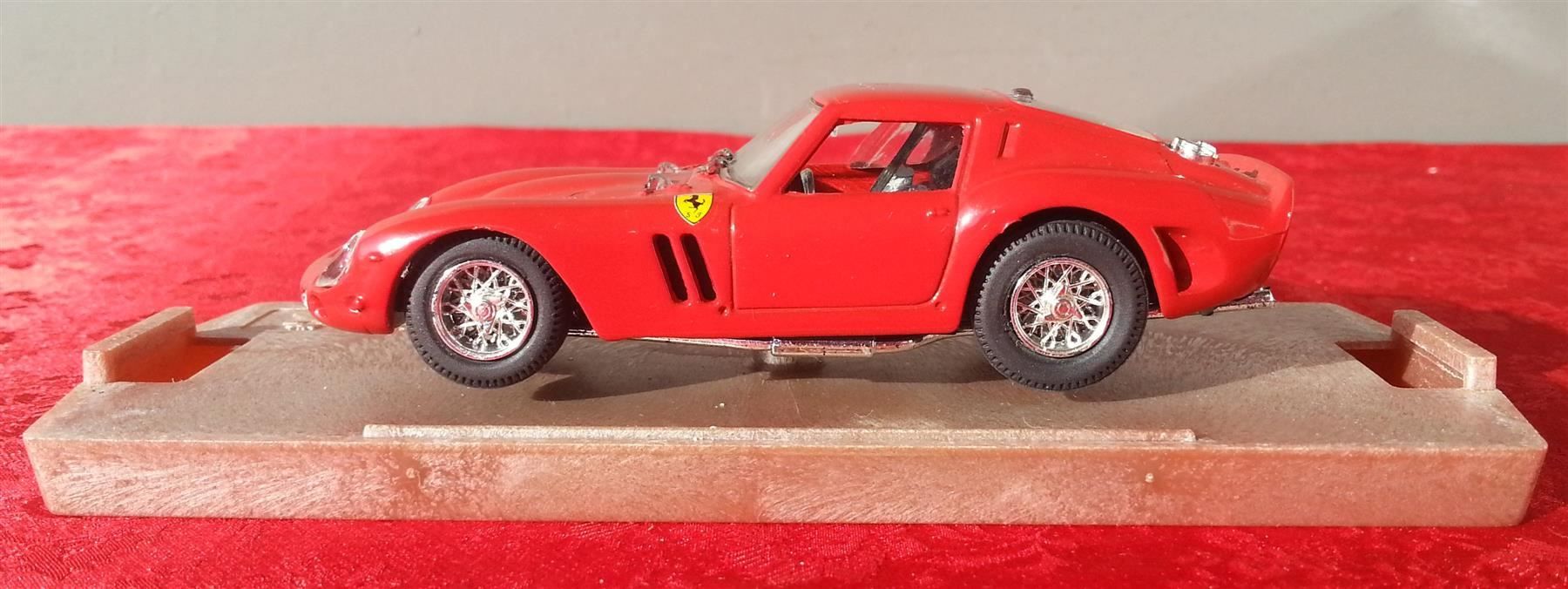 Ferrari Modellautos: Vitrinenobjekt:  FERRARI 250 GTO, MODEL box 1:43 – Gebraucht aus Oberriet SG von ganesh435