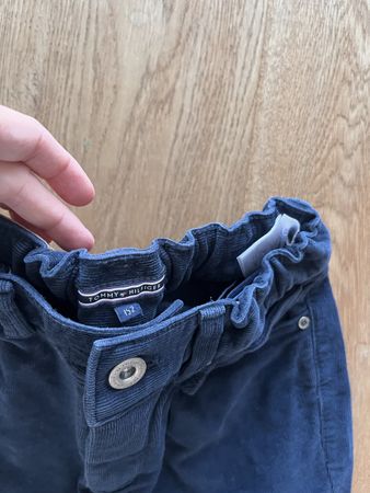 Pantalon Tommy Hilfiger bleu taille152 bon état