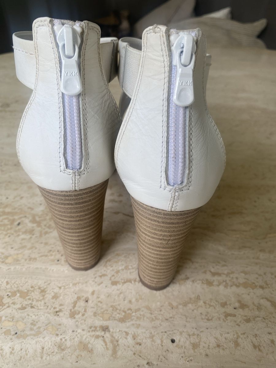 Chaussures femmes: Nero Giardini Sandalen, Gr. 37 – D'occasion à Kreuzlingen par nik_d2fj 3