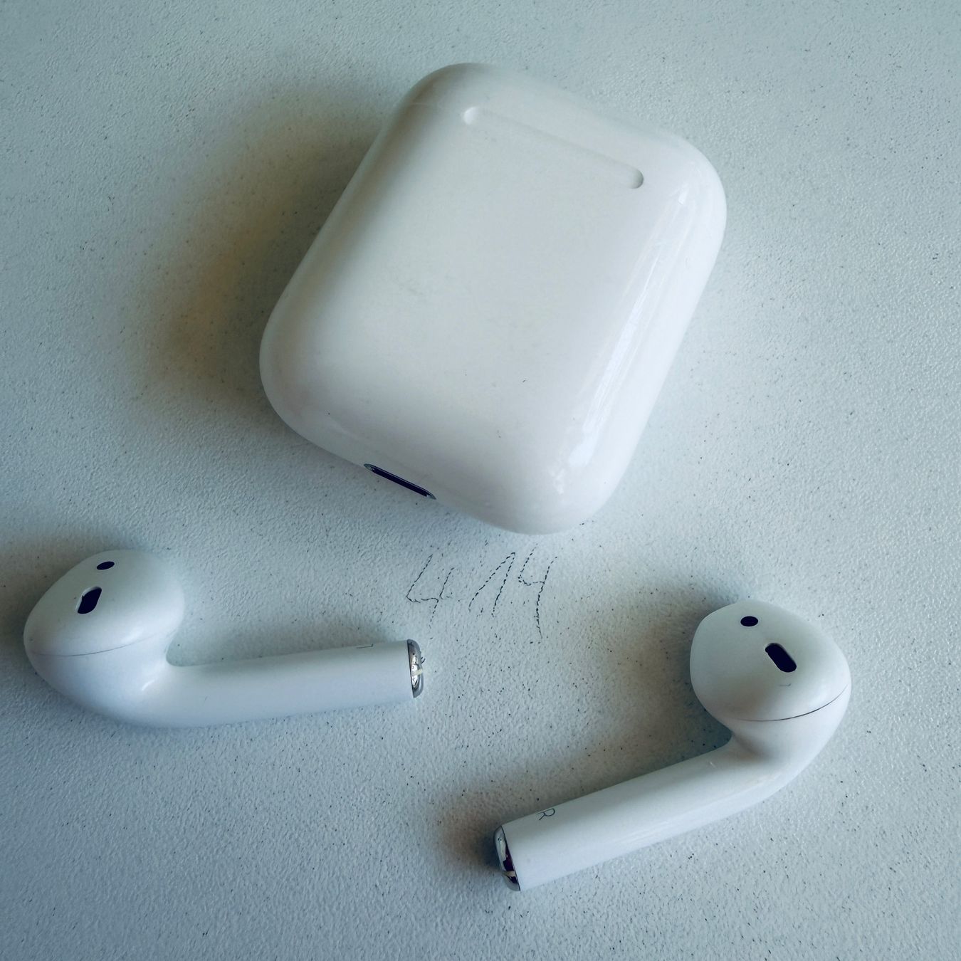 Apple Kopfhörer: Original Apple AirPods 2 Gen. Wireless Kopfhörer & Case – Gebraucht aus Basel von MY.AIRPODS.SHOP 4