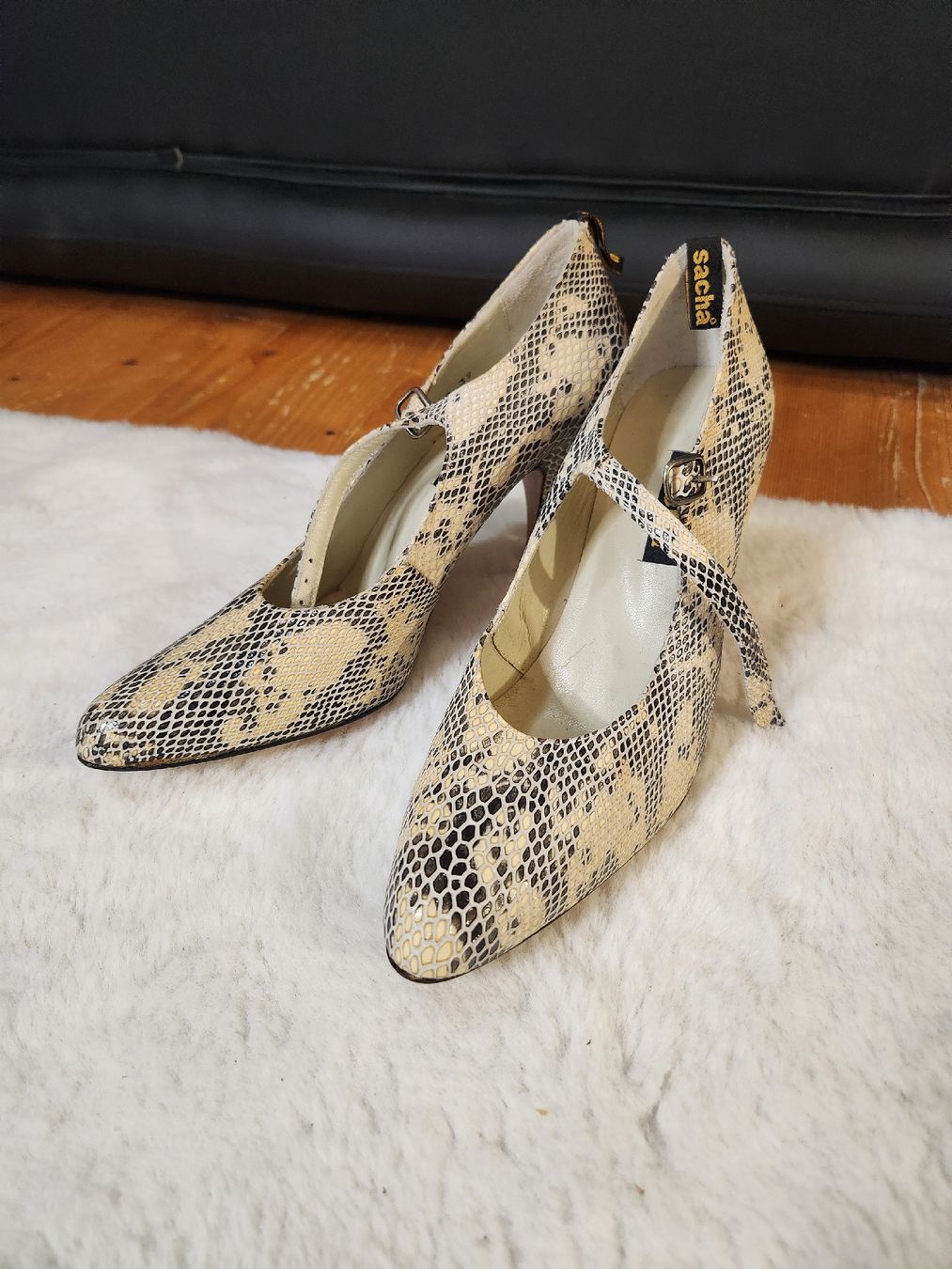 Chaussures femmes: Chaussure à talon en python – D'occasion à Donneloye par gob_nn9d