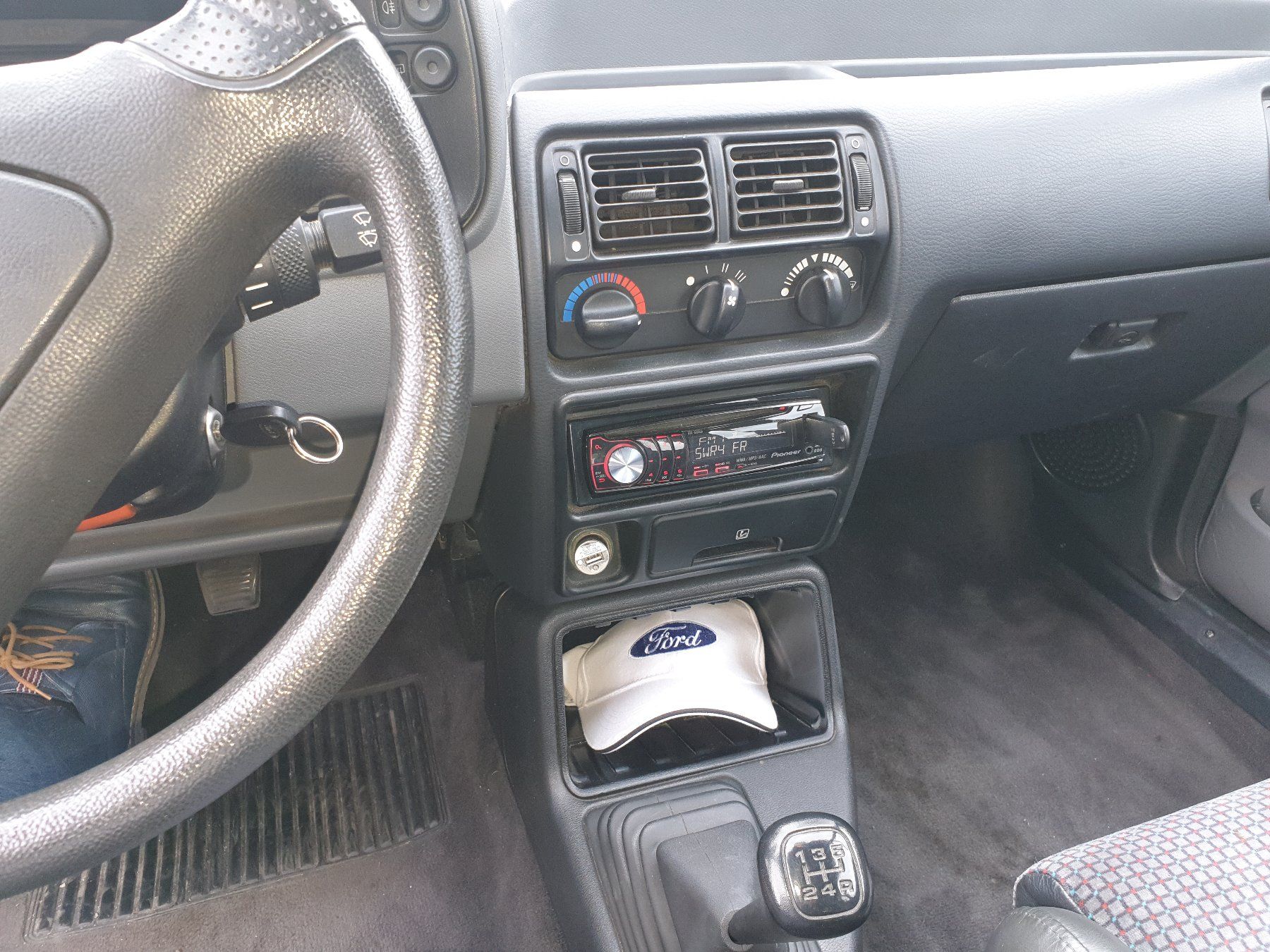 Ford Automobili: Ford Escort XR3i Cabrio – Usato da Wil SG venduto da Shelbys 6