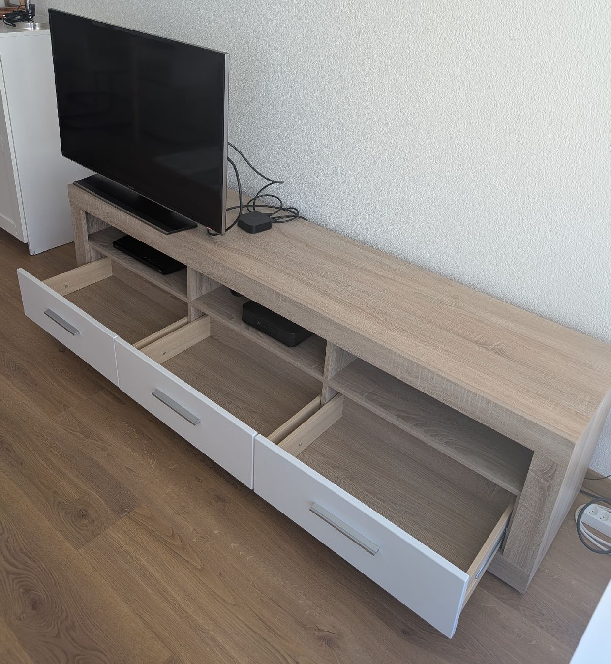 TV Möbel: TV Möbel / Lowboard / TV Bank – Gebraucht aus Uster von LadyShield 2