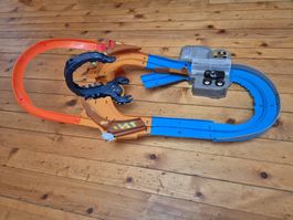 💥 HOT WHEELS Skorpion Rennbahn inkl. 4 Batterien + 2 Autos