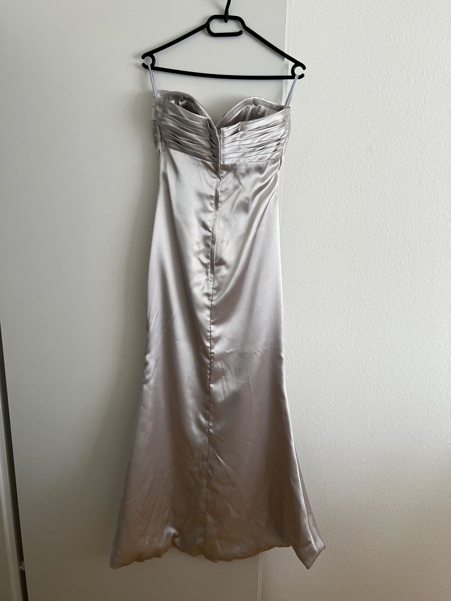 Vestiti: Lightinthebox schulterfreies Kleid in silber - M – Nuovo (secondo la descrizione) da Rothrist venduto da FL_17 1
