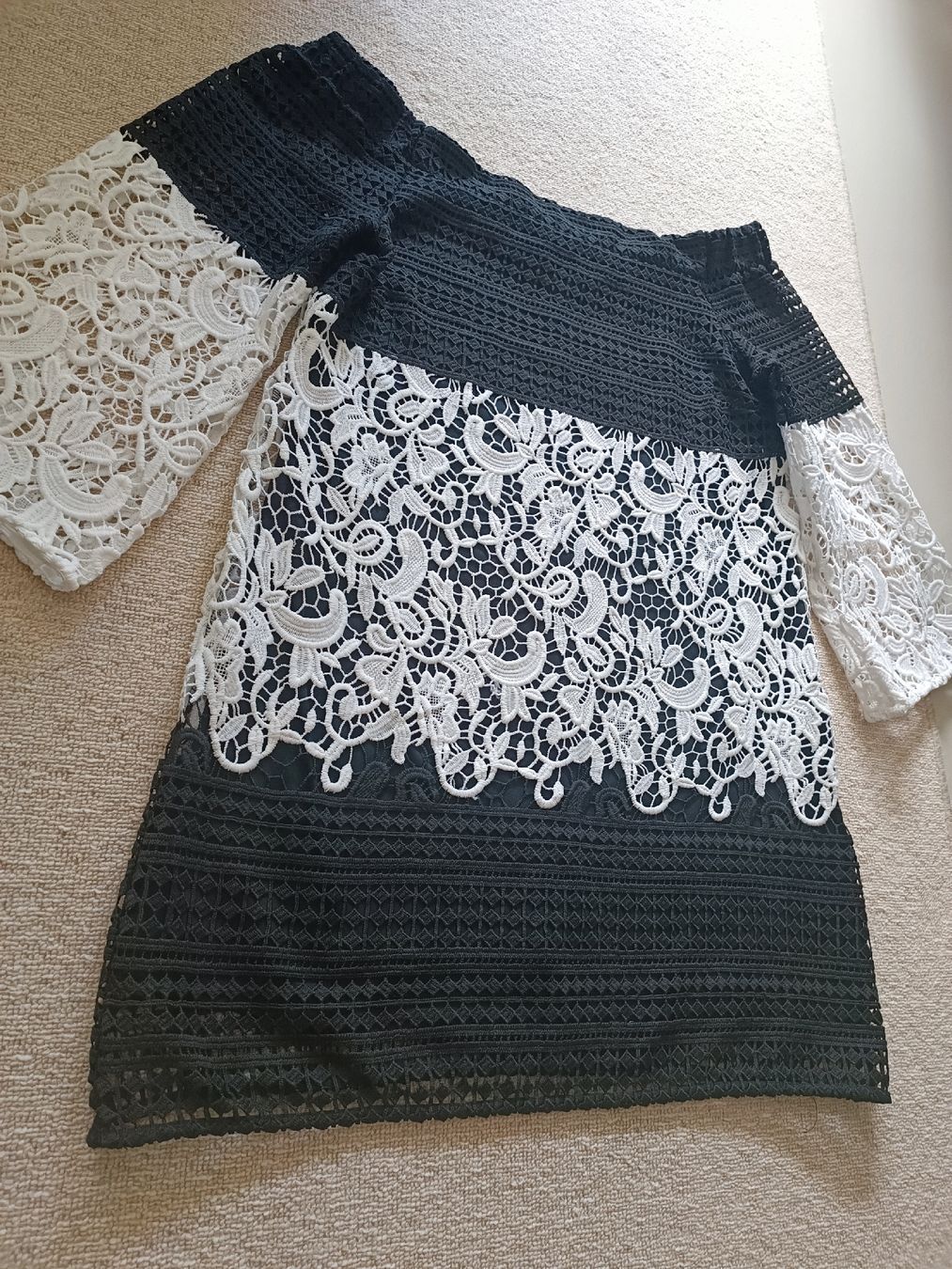 Kleider: Wunderschönes schulterfreies Spitzenkleid EU40 – Neu (gemäss Beschreibung) aus Wallisellen von C_DM 2