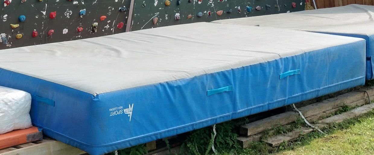 Tappetini fitness: Sprung-/Bodenmatten für Boulderwand – Usato da Rüti ZH venduto da zork02 1