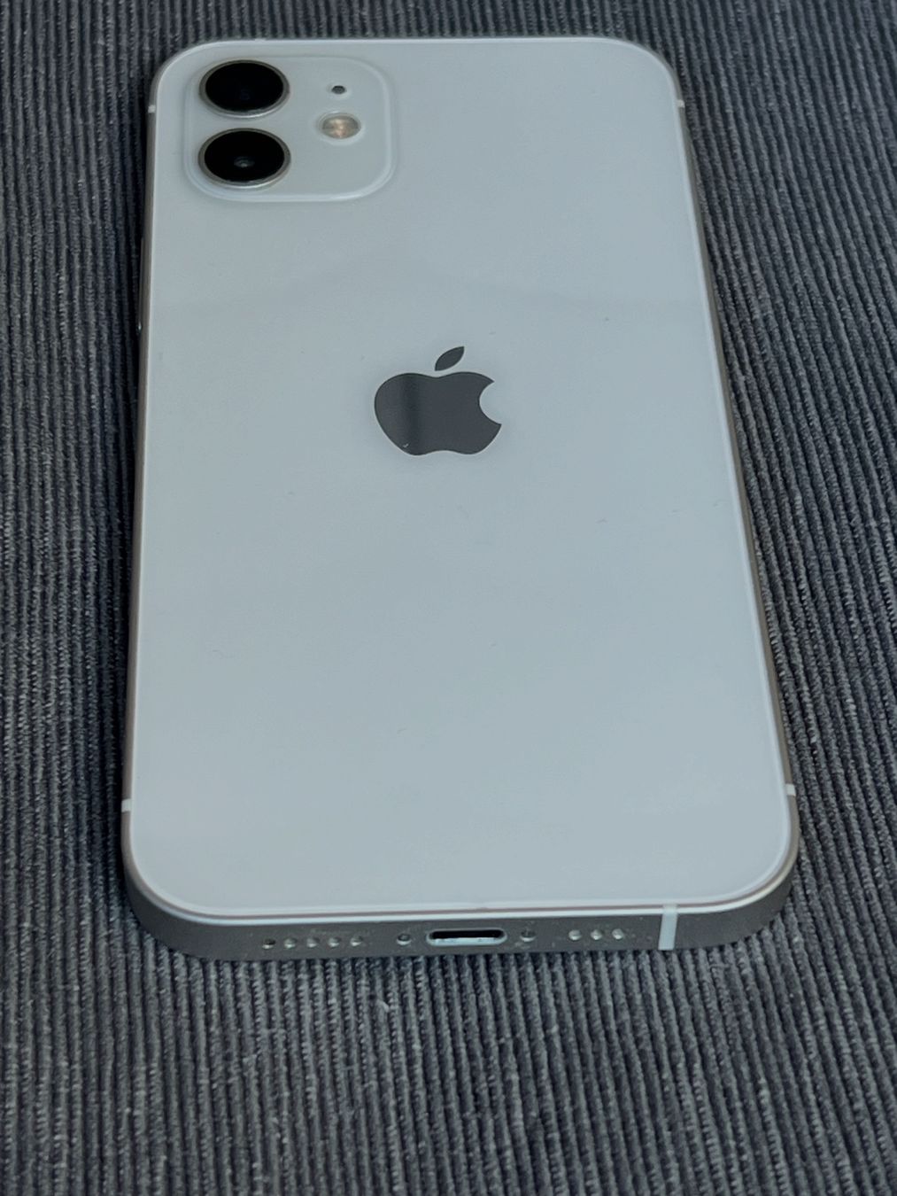 Apple Telefoni cellulari / Smartphones: Apple iPhone 12 weiss 64 GB – Usato da Bern venduto da mattek 3