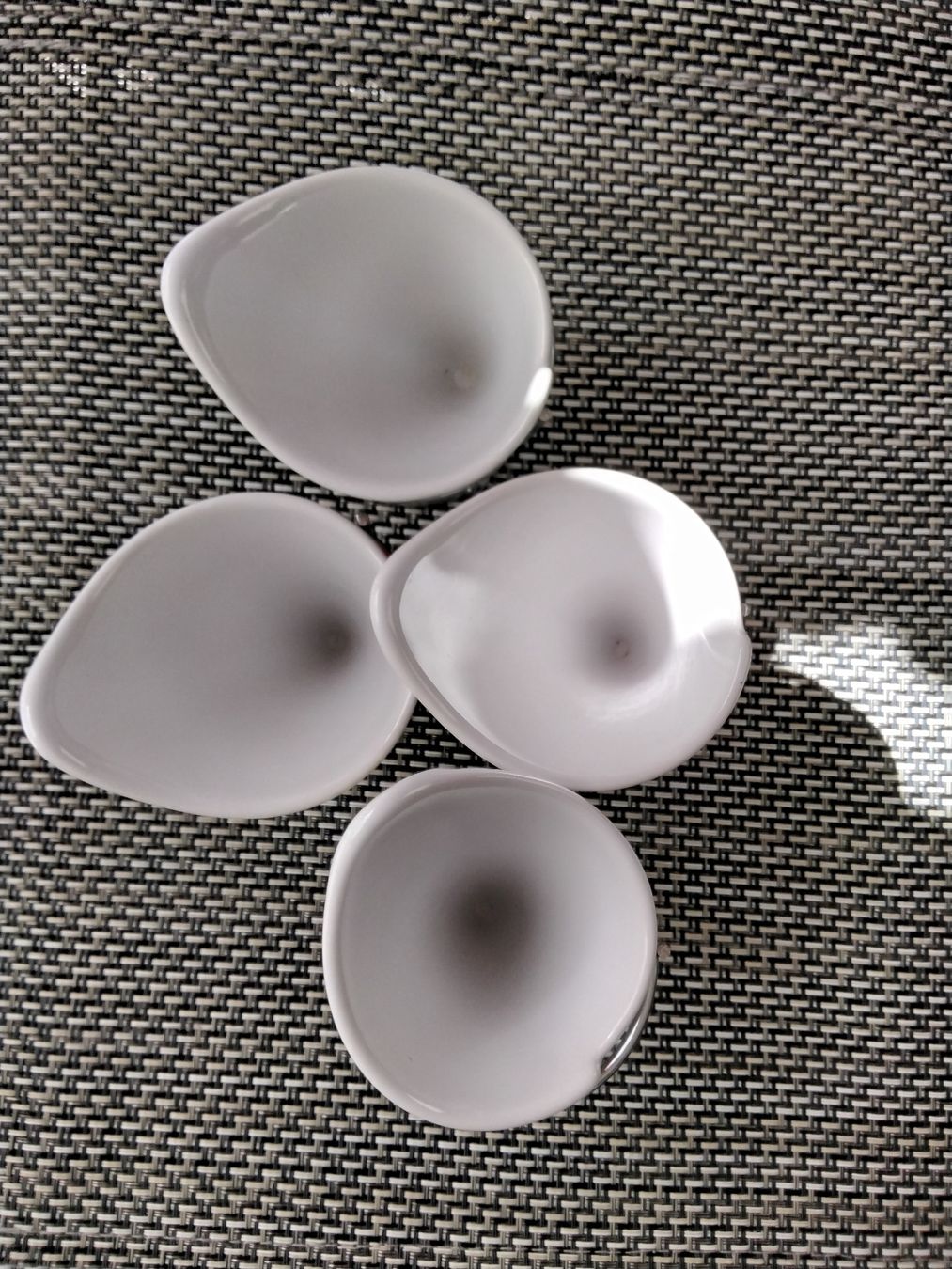 Schalen: 4 DIPP SCHÄLCHEN WEISS – Gebraucht aus Biel/Bienne von dasi3