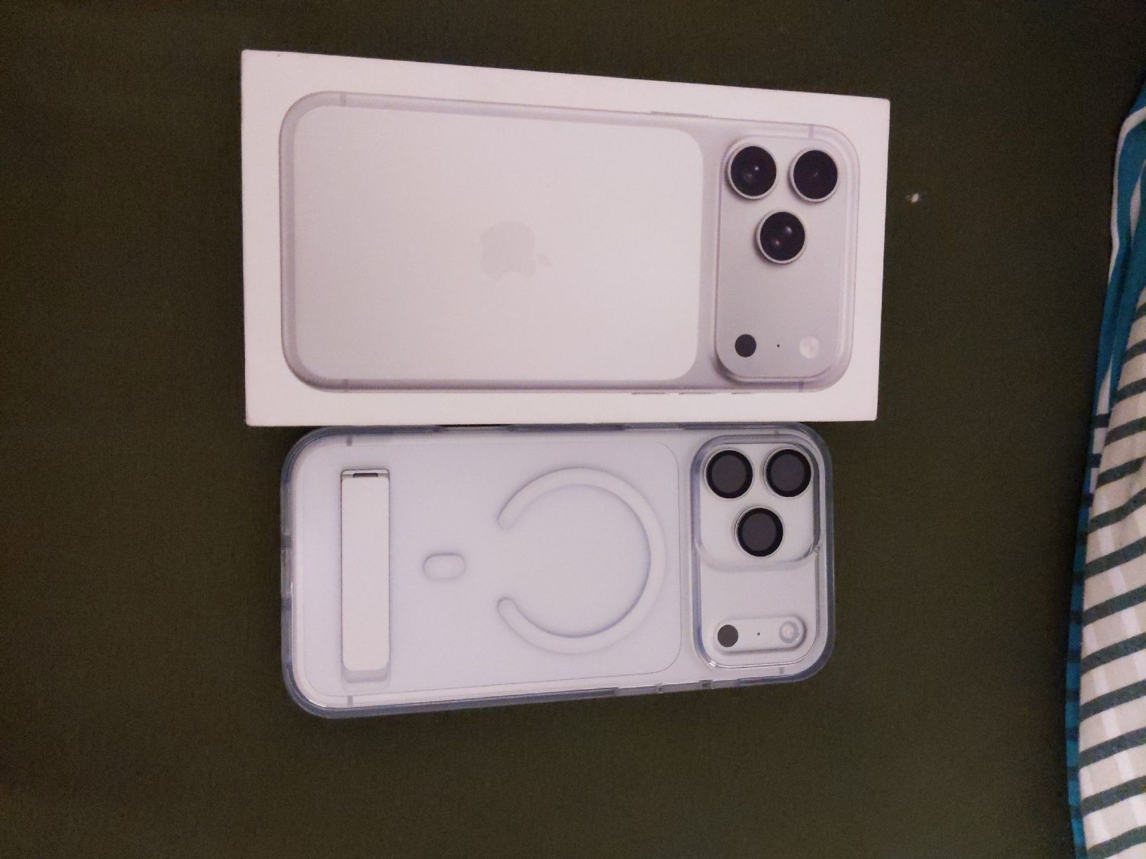 Apple Handys / Smartphones: iPhone 17 pro max 2t silver – Neu (gemäss Beschreibung) aus Bichwil von ser_t2ss