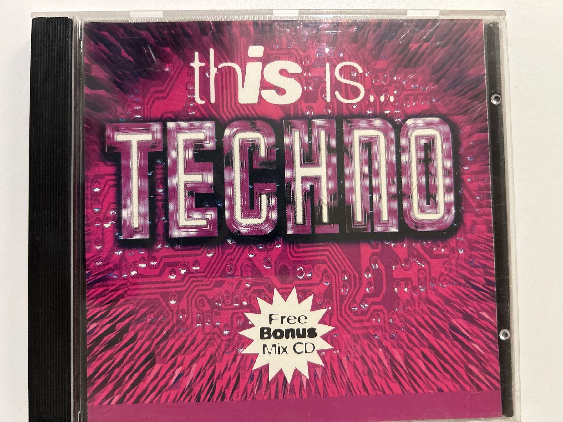CDs: CD- This is... Techno - CD Compilation – Gebraucht aus Guntershausen von Gloominati