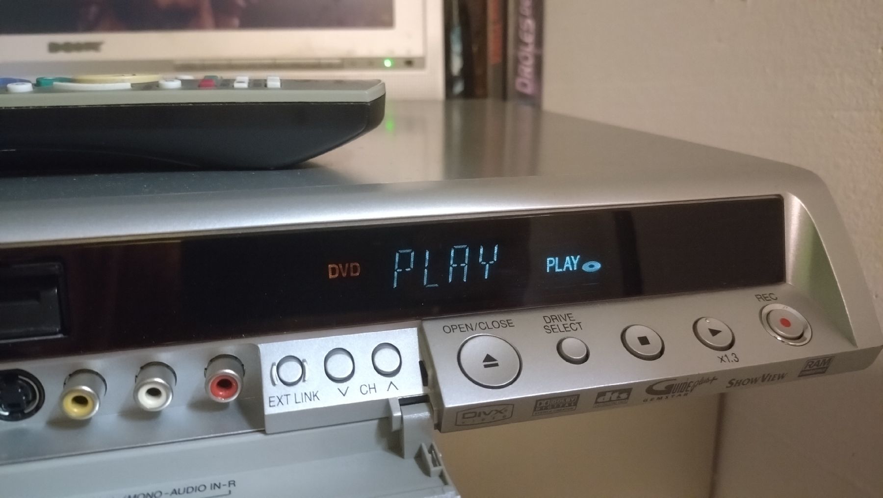 Panasonic Aufnahmegeräte: Panasonic DMR-EH55 DVD-R HDD 160Go + Remote - Working – Gebraucht aus Farvagny-le-Grand von LaCaverne 5