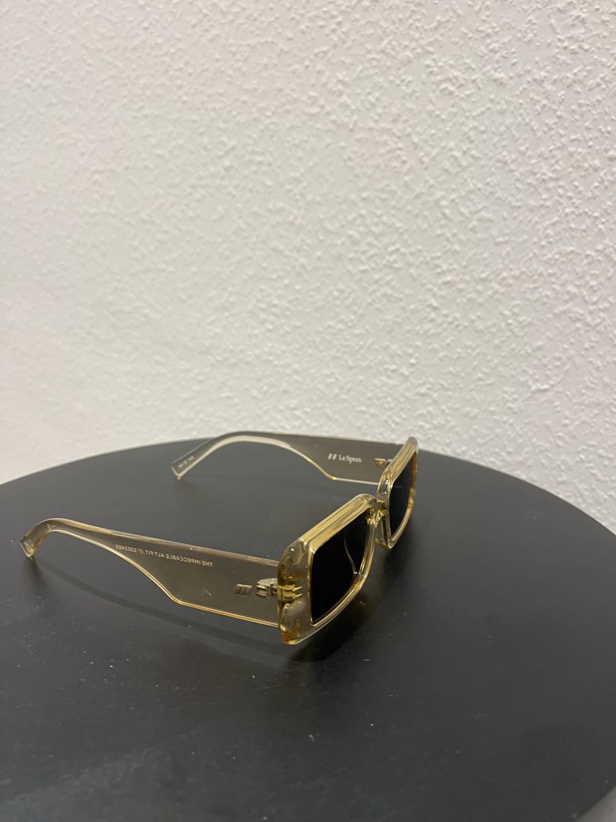 Occhiali & Lenti: Yellow Le Specs sunglasses – Nuovo (secondo la descrizione) da Pully venduto da ari_78pk