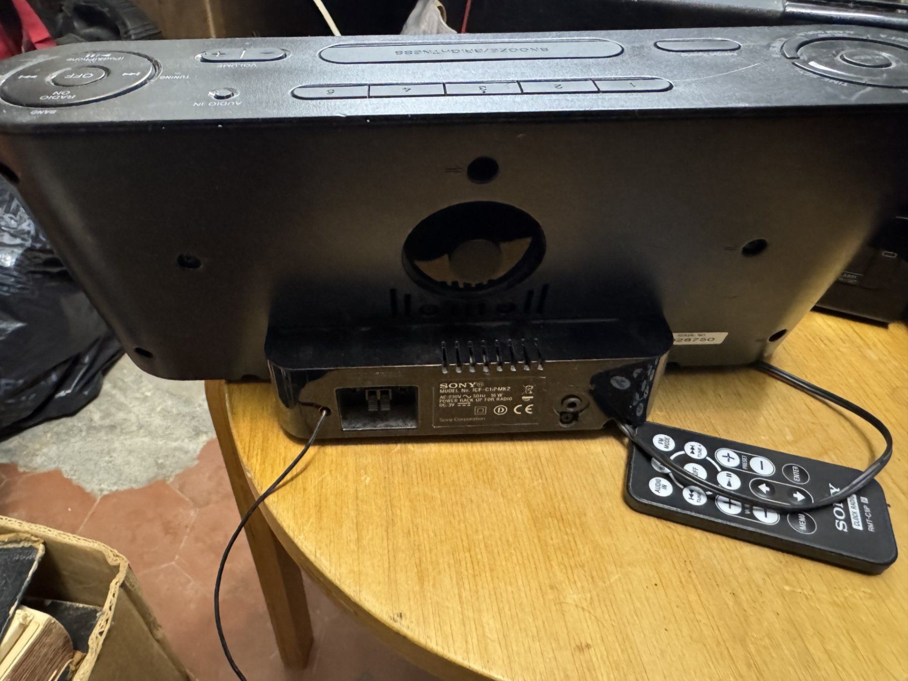 Radio: Sony-Radio mit Wecker und Logitech-Wecker – Usato da Zürich venduto da bigboss 9
