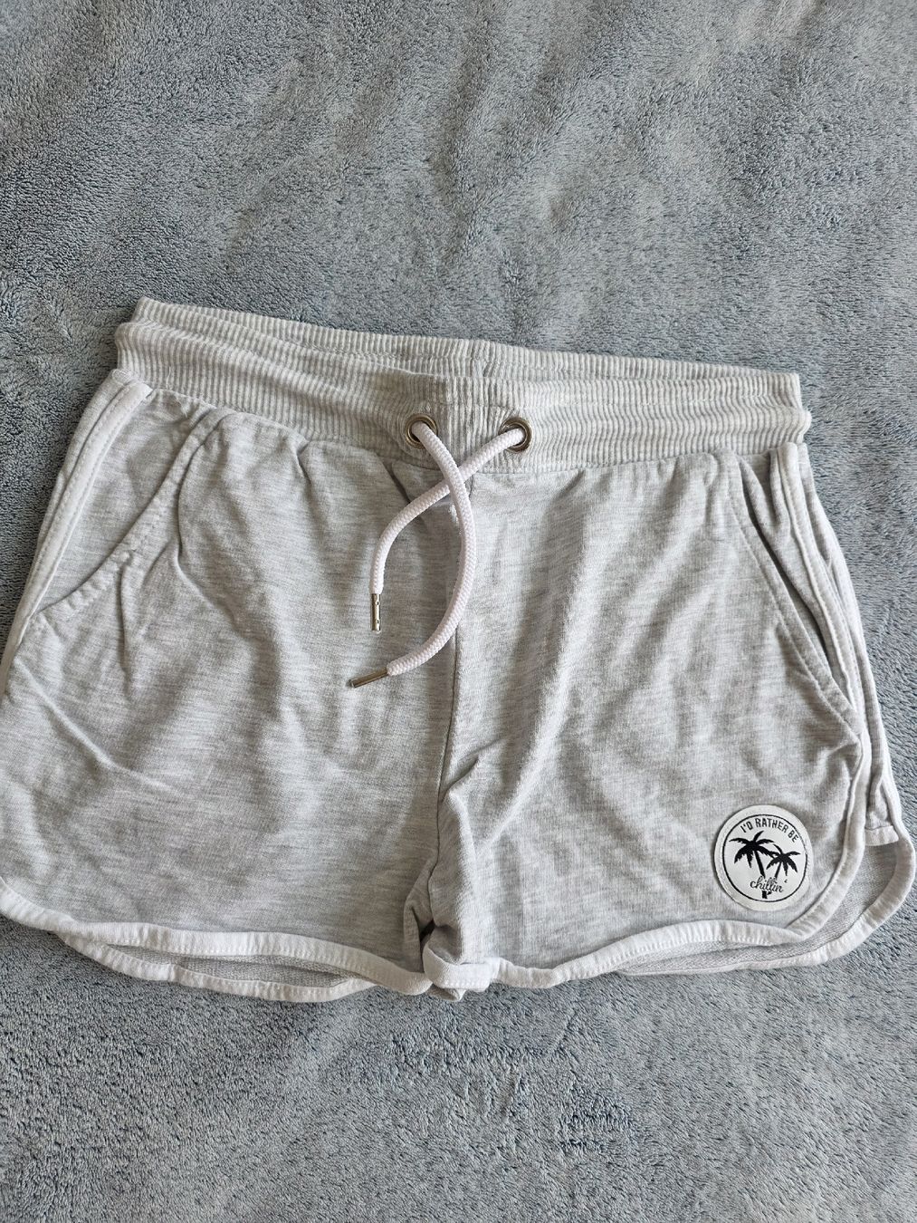 Pantaloni: Coole, graue Shorts, Gr. 146/152 – Nuovo (secondo la descrizione) da St Gallen venduto da vir_5kgt 1